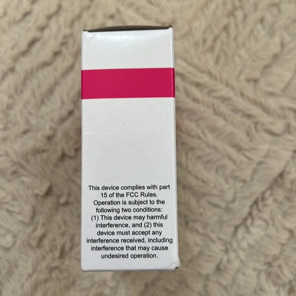 Ring light, T-Mobile Tuesday’s portable clip on selfie ring light New in box - Picture 7 of 15